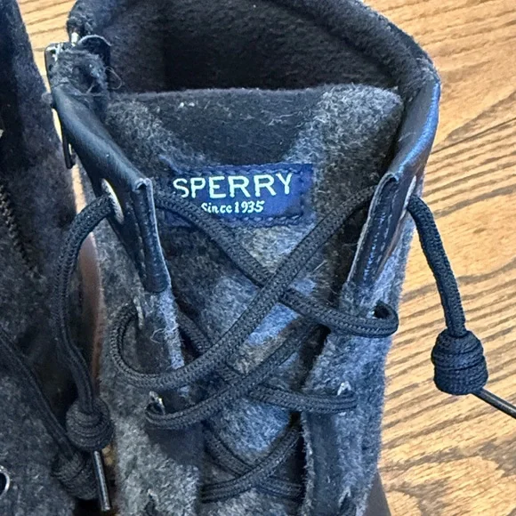 Sperry Woman’s  Black Lace-Up Duck Boots with plaid material. Size- 8 - Picture 5 of 8